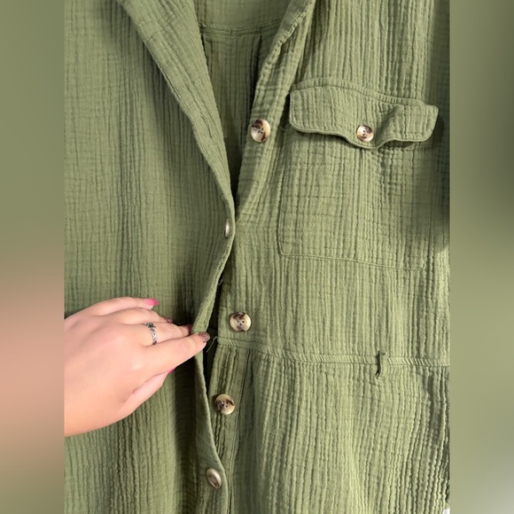 Kensie Green Romper✨ - Picture 3 of 8